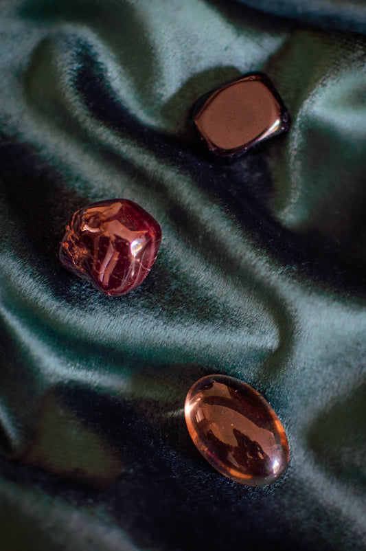 Quartz Fumé, Obsidienne et Grenat | Lot de 3 pierres - Les pierres du Capricorne