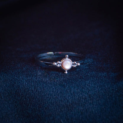 Bague ‘Promesse de Calypso’ | Nacre rose  |  Collection Pirates