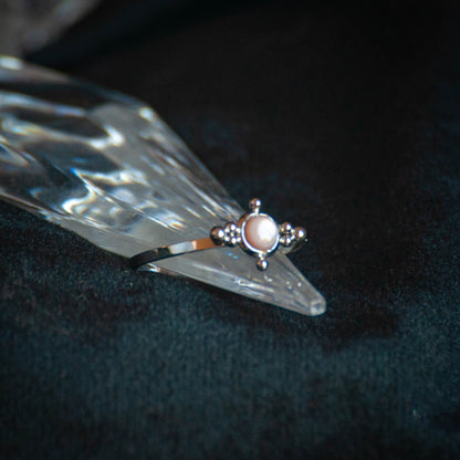 Bague ‘Promesse de Calypso’ | Nacre rose  |  Collection Pirates