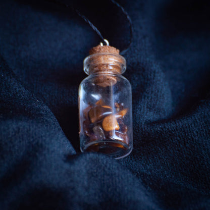 Collier ‘Et une bouteille de Rhum !’ | Oeil-de-tigre  |  Collection Pirates