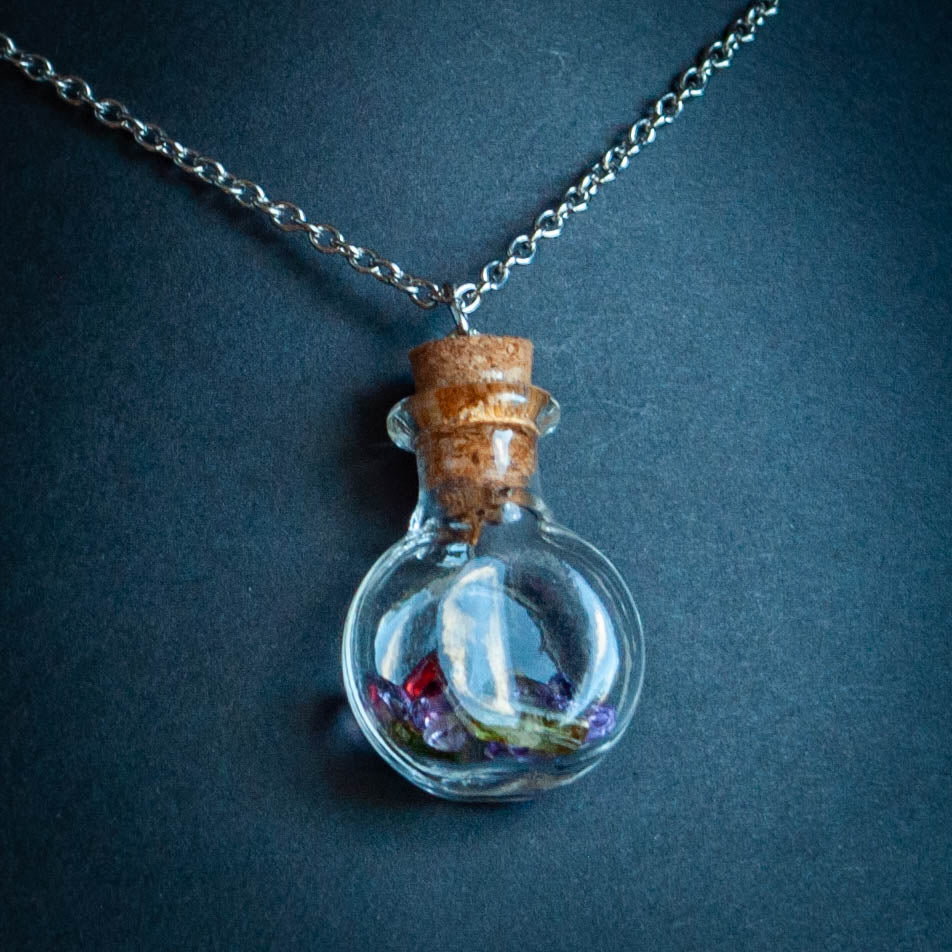 Collier ‘Un trésor en bouteille’ | Améthyste, Grenat et Tourmaline  |  Collection Pirates