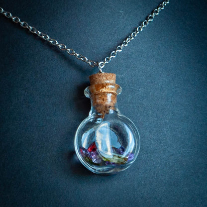 Collier ‘Un trésor en bouteille’ | Améthyste, Grenat et Tourmaline  |  Collection Pirates